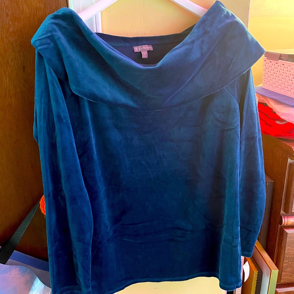 Off-the-shoulder Shirt